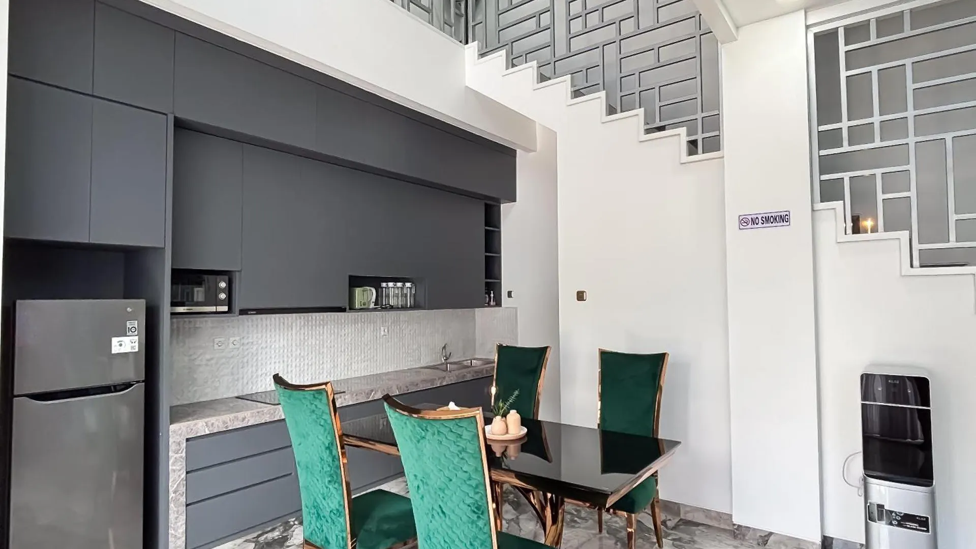 Bellagio Villas Kerobokan  Kerobokan (Bali)